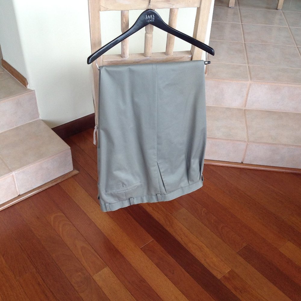Roundtree & Yorke Classic Fit 48 x 32 Pleated Front, Cuffed Leg, Dress Pants